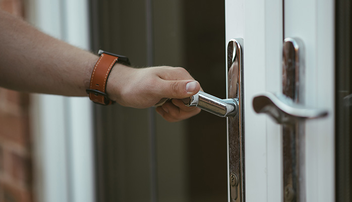 Quand le locataire doit payer sa porte blindée