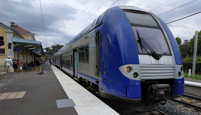 Le contrôleur, la voyageuse et le doigt écrasé - Crédit photo : © lemonde.fr